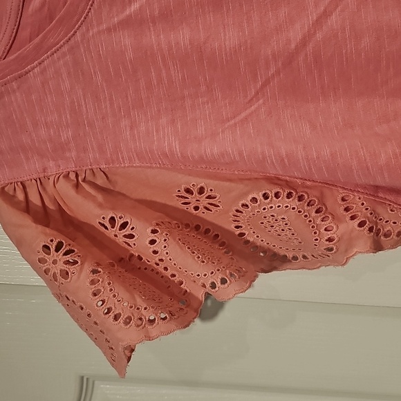 Jessica Simpson Wild Rose Flutter Sleeve Tee - Picture 3 of 7